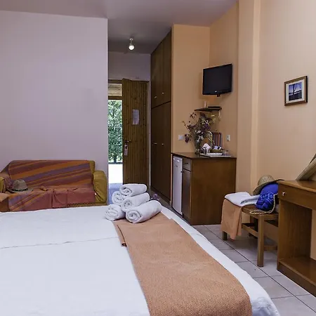 Camping Bungalows Erodios * Gialova